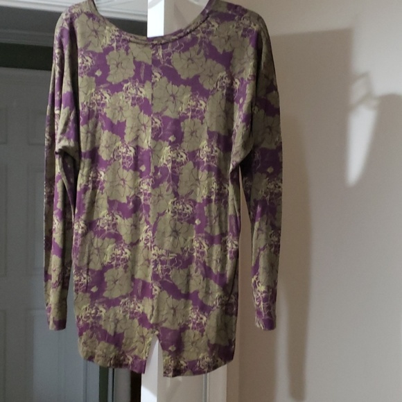 Shirt - Picture 3 of 4